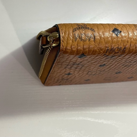 EUC!! MCM Zip Around Wallet in Visetos Original - Picture 8 of 9